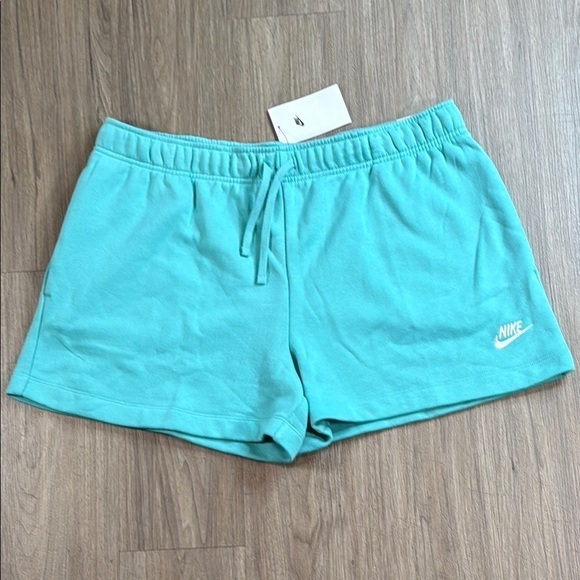 NWT Nike Women's Teal Shorts - Picture 1 of 2